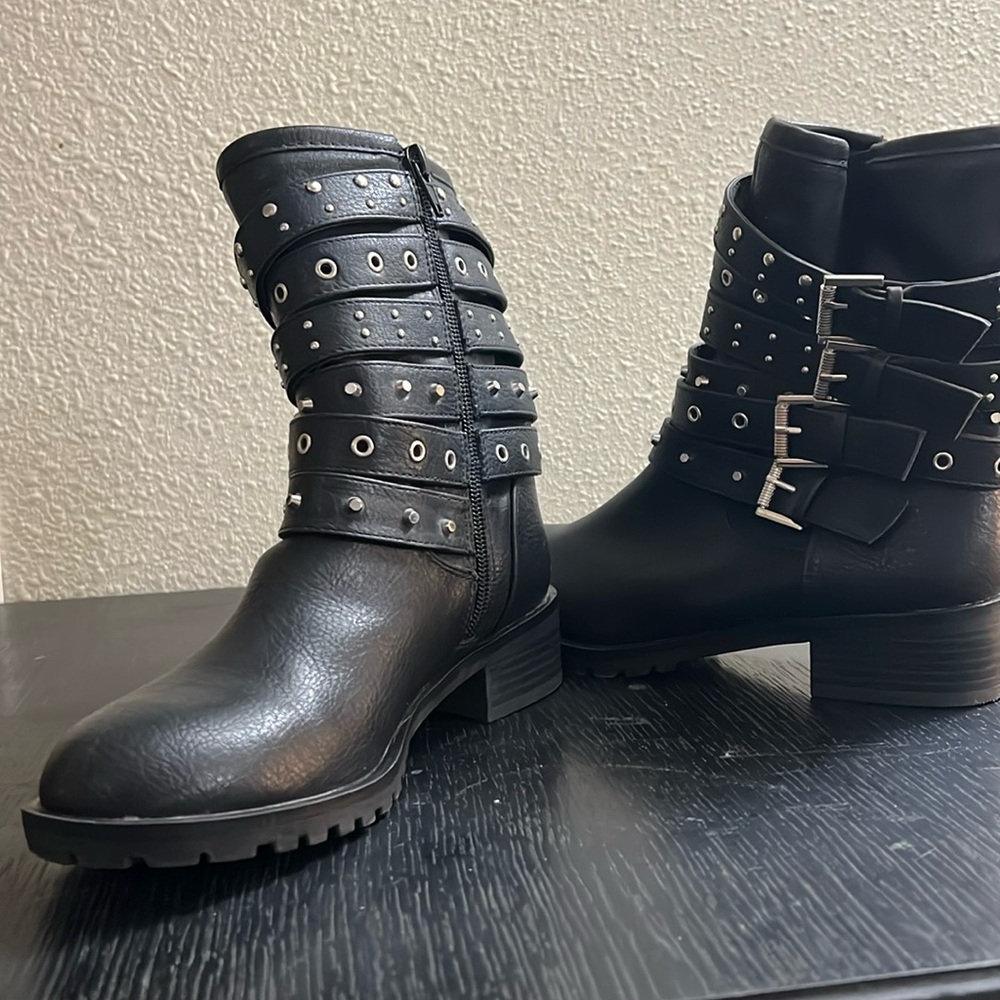 Fergalicious by Fergie women’s heel boots. Size 6. 
Wore once
